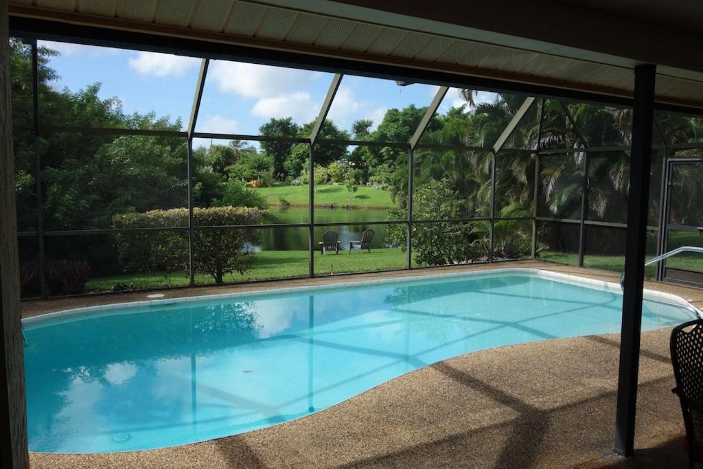 Pool Home With A New Sparkling Pool, Close To Beach, Lovely Lake View North Naples Eksteriør bilde